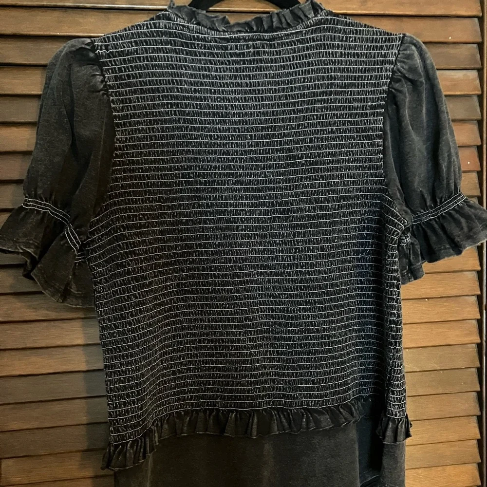 Puffed Sleeve Smocked Top Sz M 🌺Host Pick🌺 - Picture 5 of 10